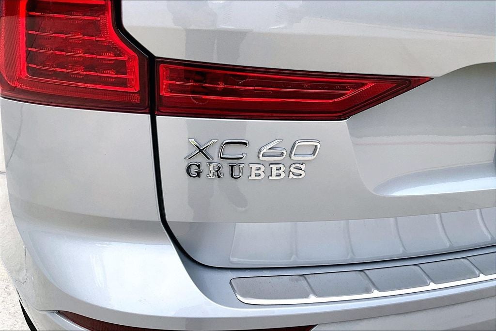 2024 Volvo XC60 B5 Plus Dark Theme