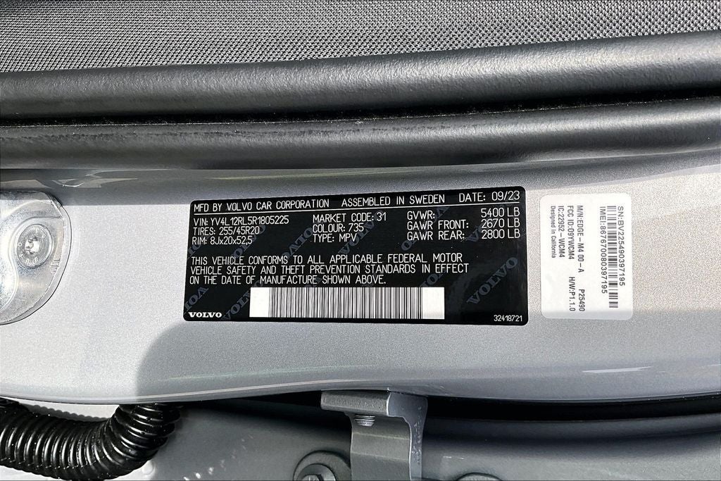 2024 Volvo XC60 B5 Plus Dark Theme