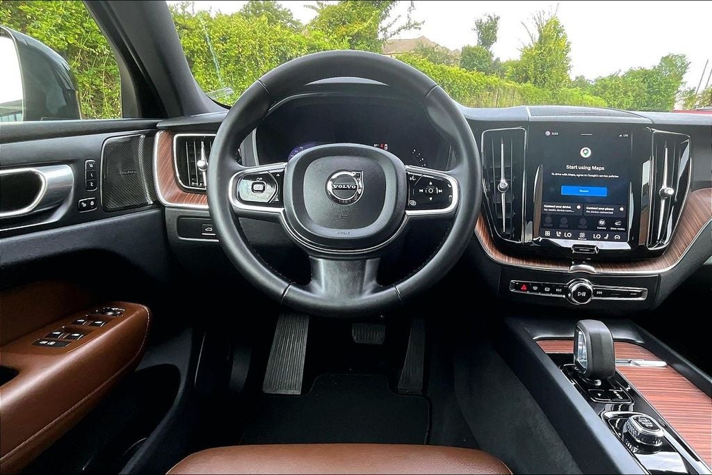 2024 Volvo XC60 B5 Plus Dark Theme