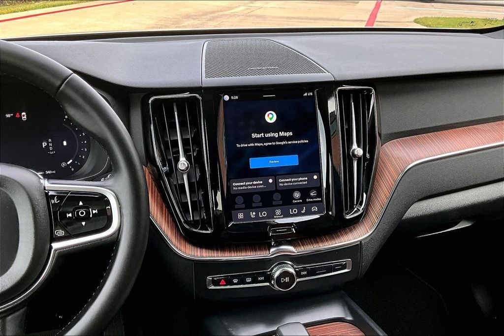 2024 Volvo XC60 B5 Plus Dark Theme