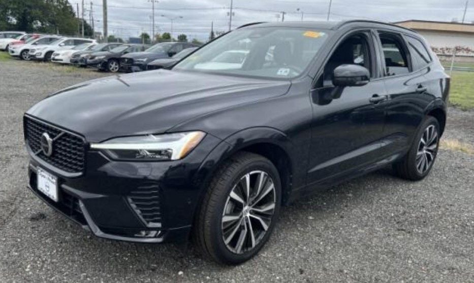 2024 Volvo XC60 B5 Plus Dark Theme