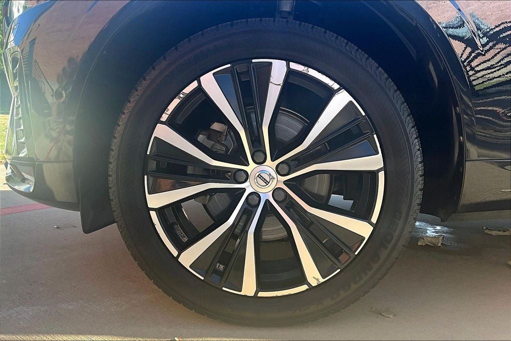 2024 Volvo XC60 B5 Plus Dark Theme