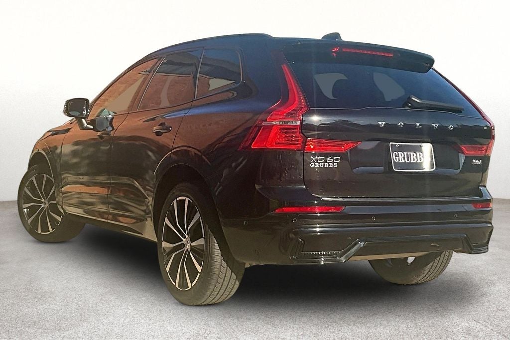 2024 Volvo XC60 B5 Plus Dark Theme