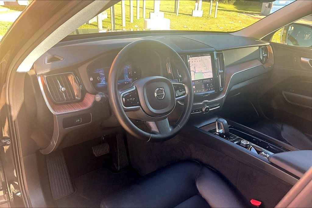 2024 Volvo XC60 B5 Plus Dark Theme