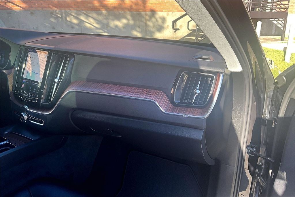 2024 Volvo XC60 B5 Plus Dark Theme