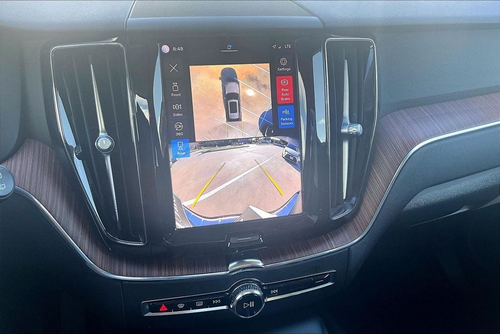 2024 Volvo XC60 B5 Plus Dark Theme