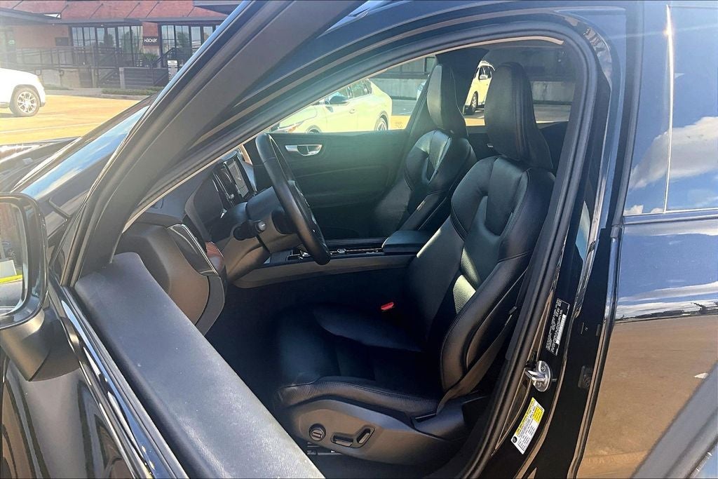 2024 Volvo XC60 B5 Plus Dark Theme