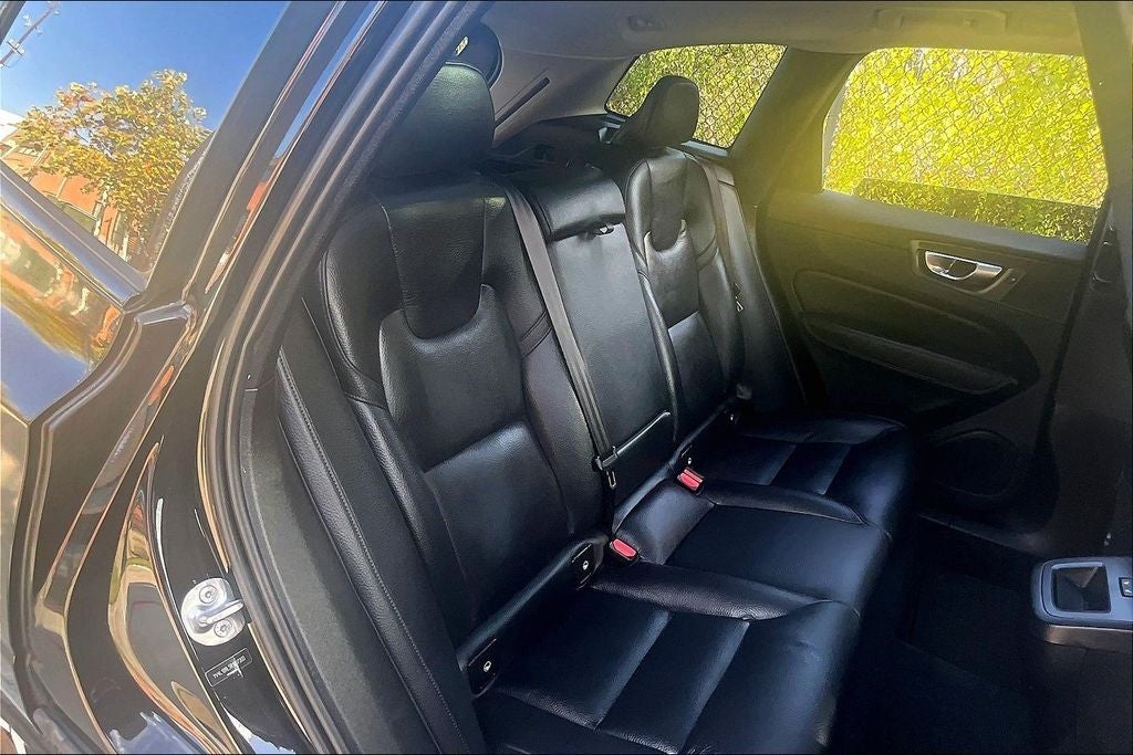 2024 Volvo XC60 B5 Plus Dark Theme