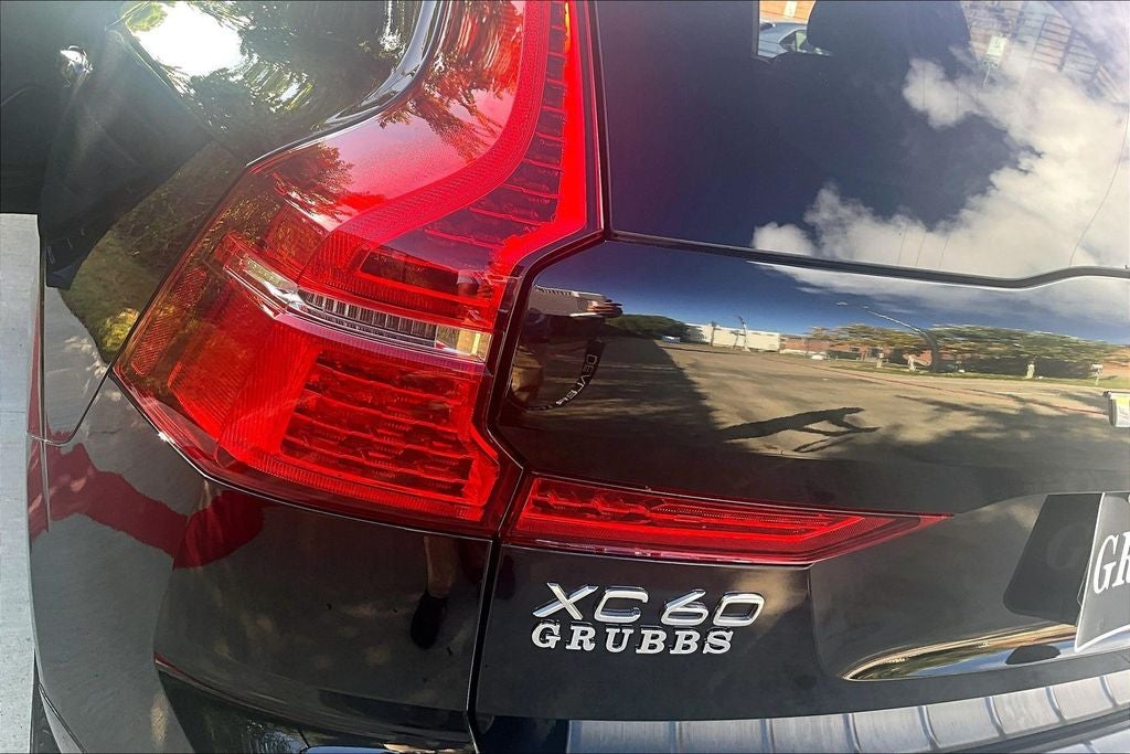 2024 Volvo XC60 B5 Plus Dark Theme