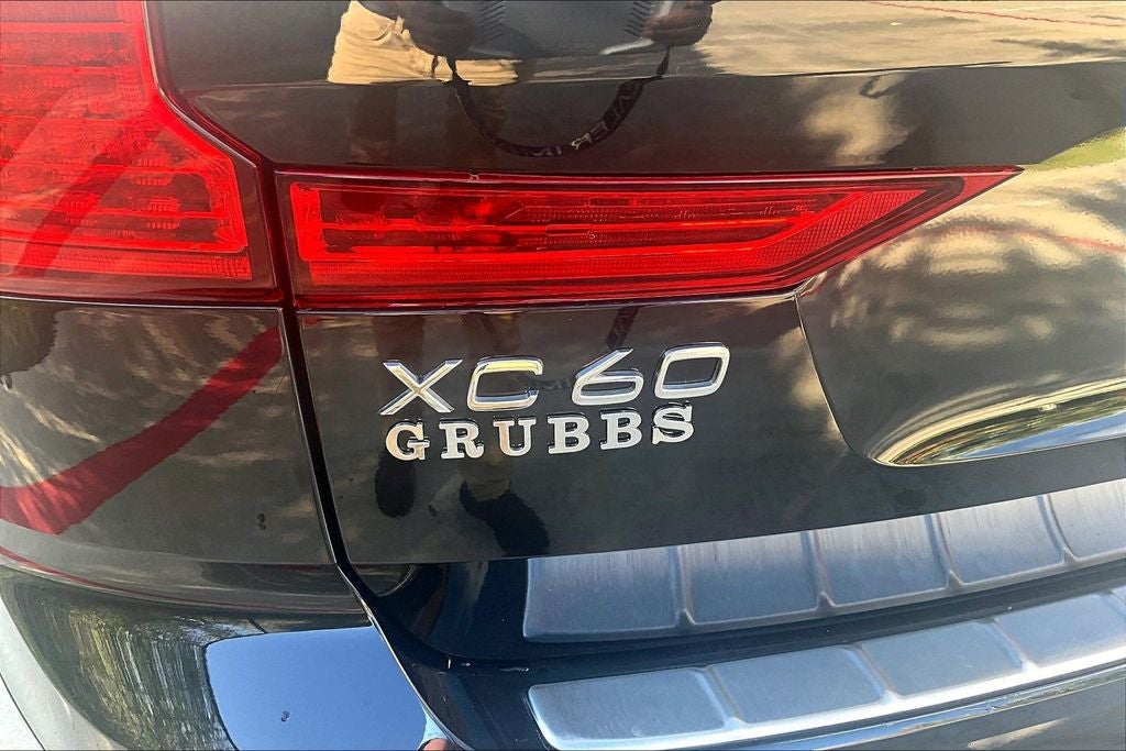 2024 Volvo XC60 B5 Plus Dark Theme