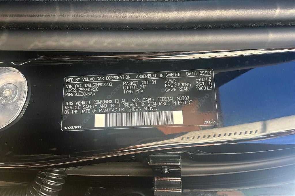 2024 Volvo XC60 B5 Plus Dark Theme