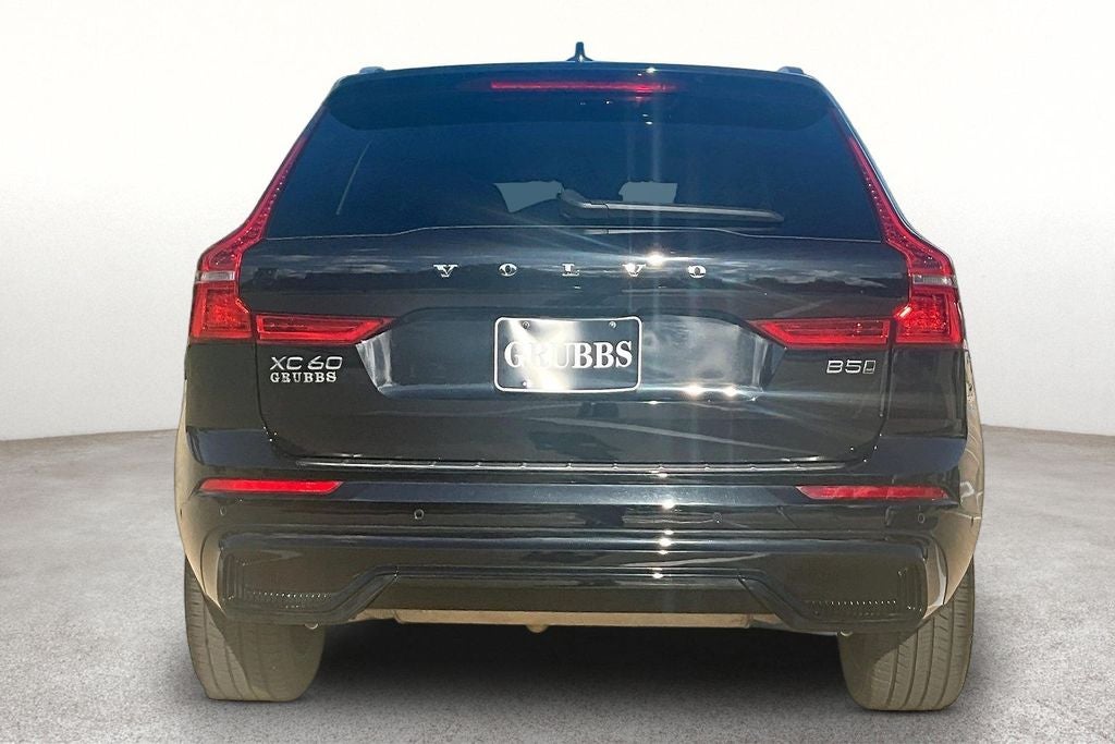 2024 Volvo XC60 B5 Plus Dark Theme