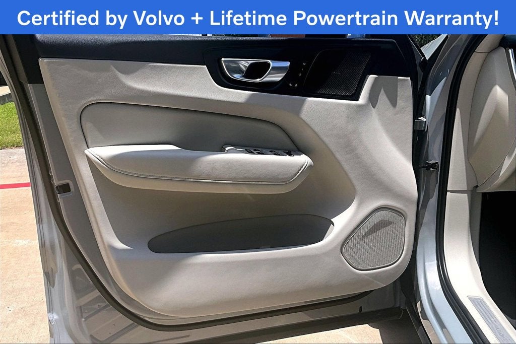 2024 Volvo XC60 B5 Plus Dark Theme