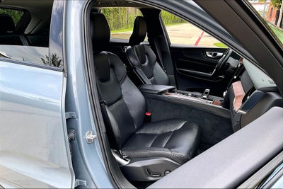 2024 Volvo XC60 B5 Plus Dark Theme