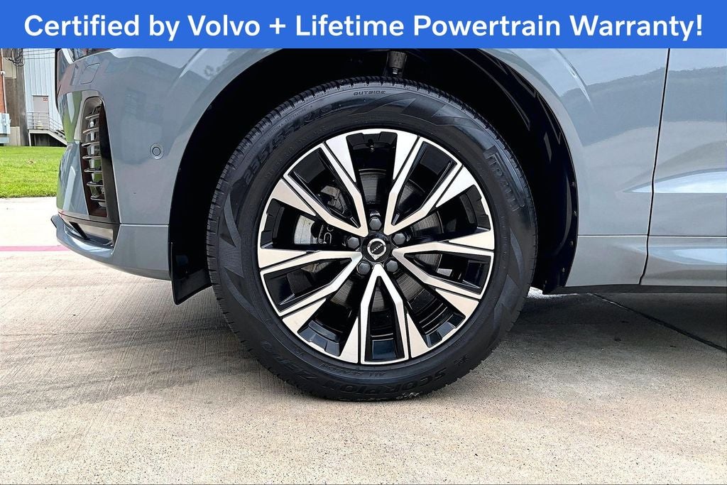2024 Volvo XC60 B5 Plus Dark Theme