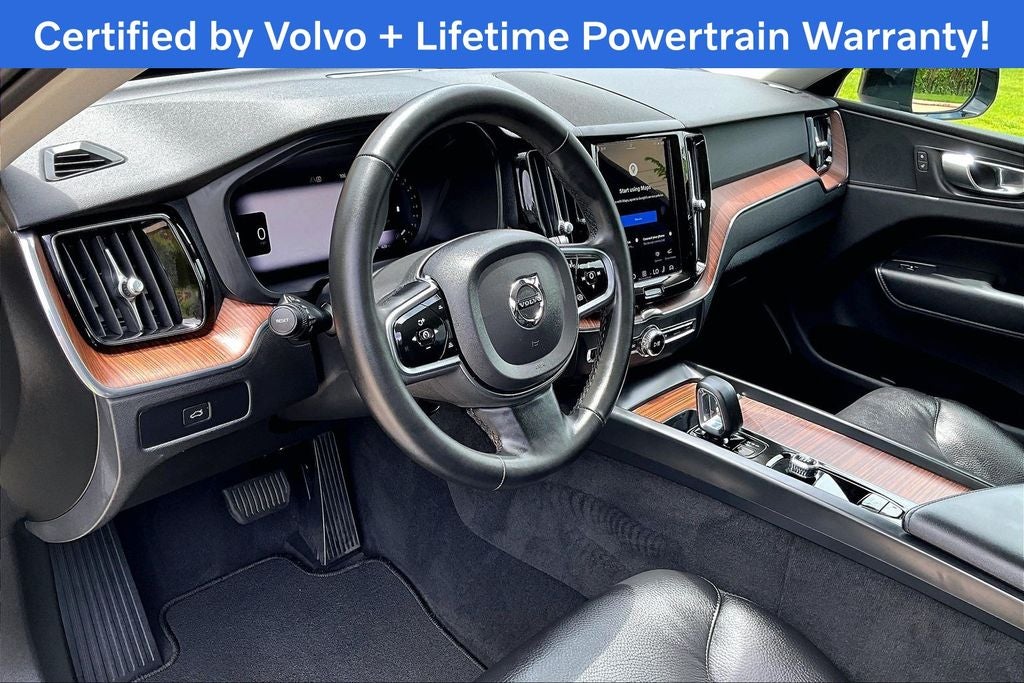 2024 Volvo XC60 B5 Plus Dark Theme