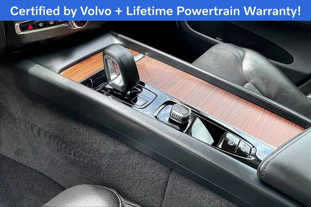 2024 Volvo XC60 B5 Plus Dark Theme