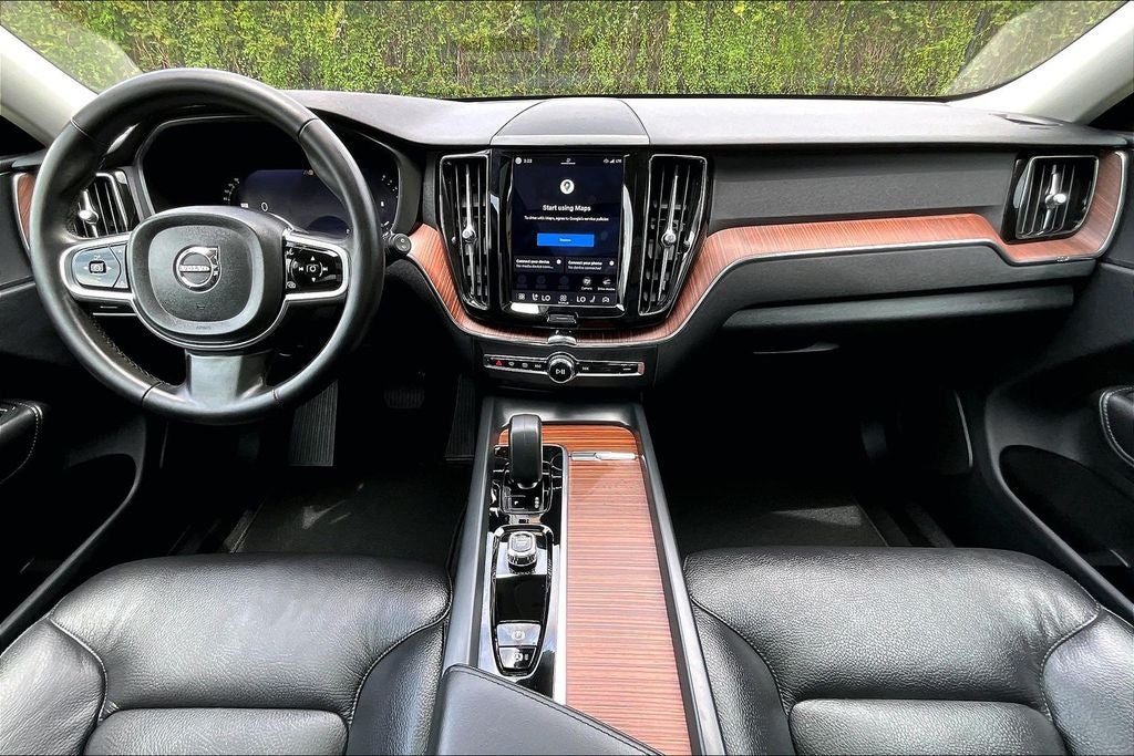 2024 Volvo XC60 B5 Plus Dark Theme