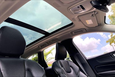 2024 Volvo XC60 B5 Plus Dark Theme