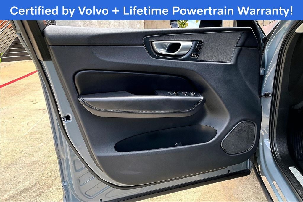 2024 Volvo XC60 B5 Plus Dark Theme