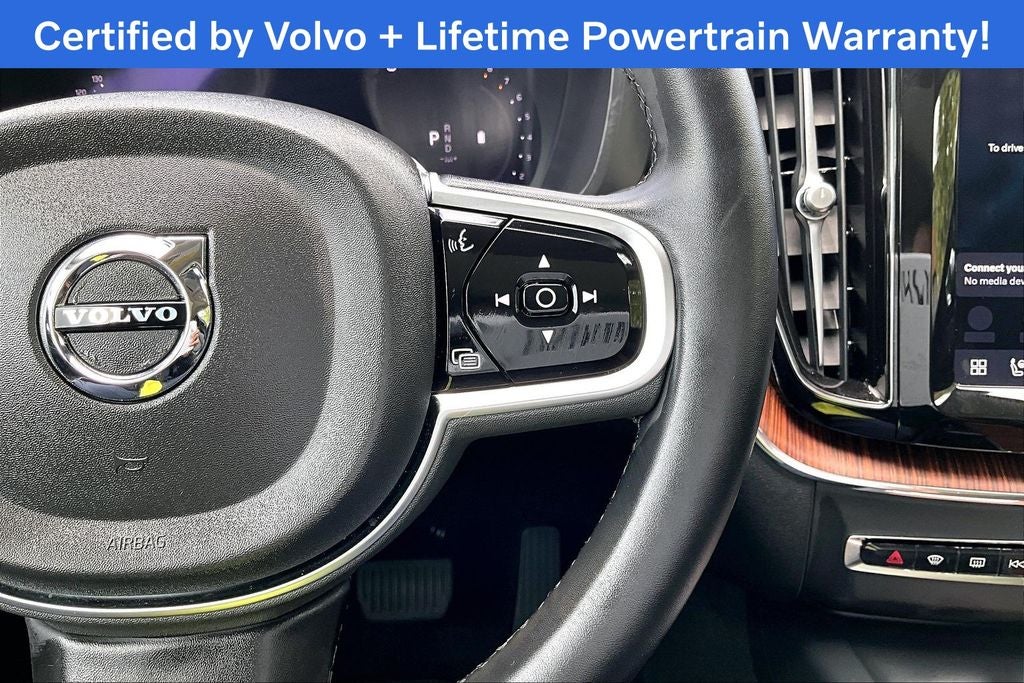 2024 Volvo XC60 B5 Plus Dark Theme