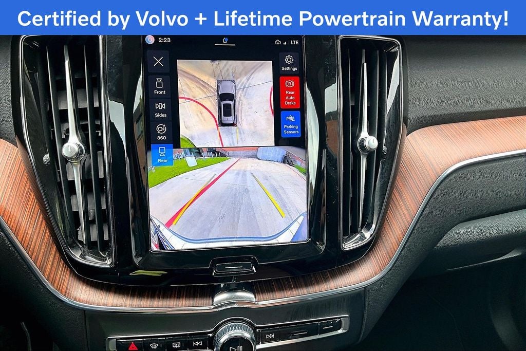 2024 Volvo XC60 B5 Plus Dark Theme