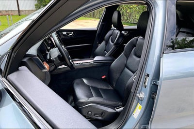 2024 Volvo XC60 B5 Plus Dark Theme