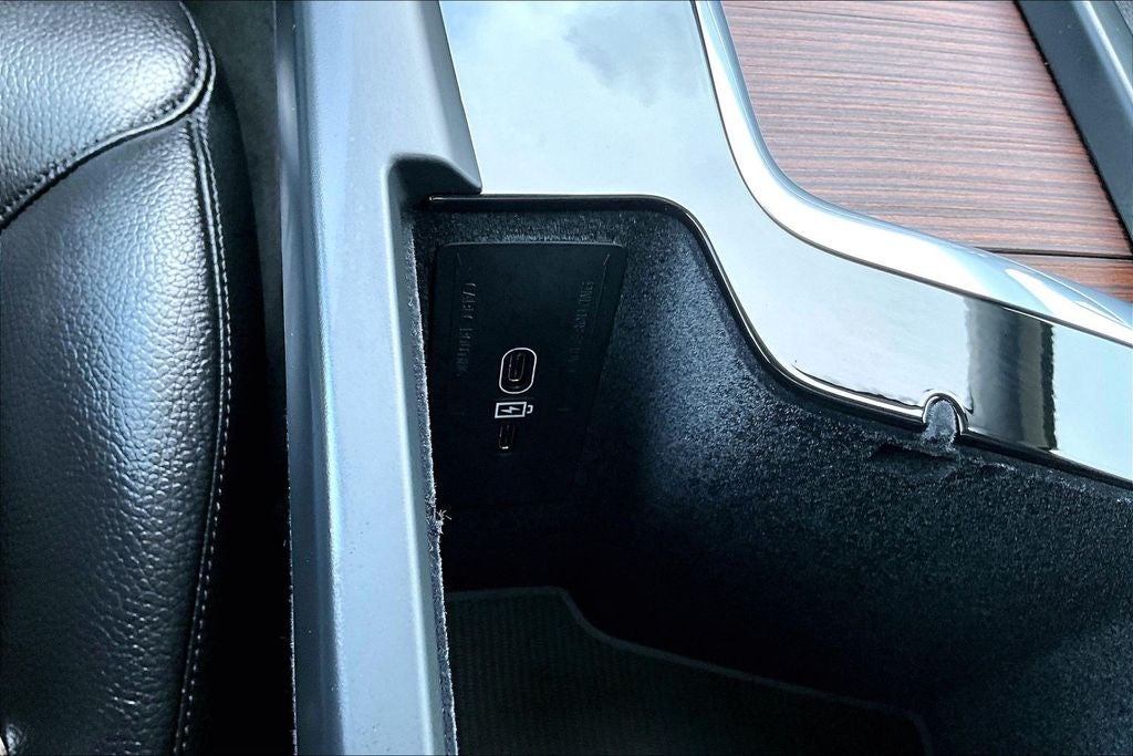 2024 Volvo XC60 B5 Plus Dark Theme