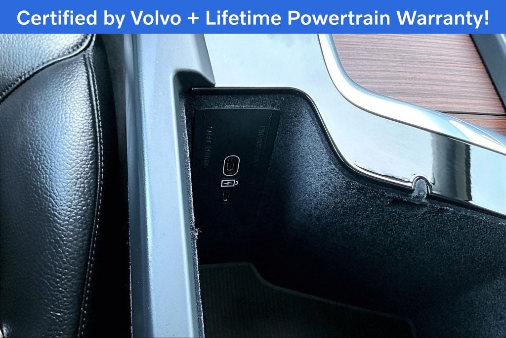 2024 Volvo XC60 B5 Plus Dark Theme