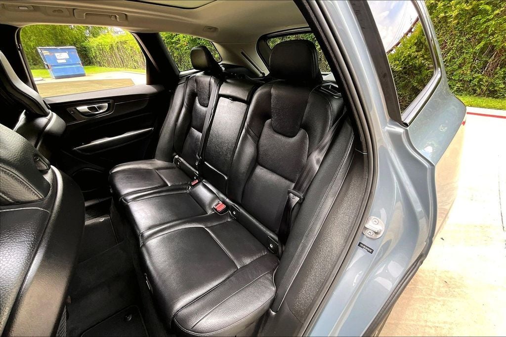 2024 Volvo XC60 B5 Plus Dark Theme