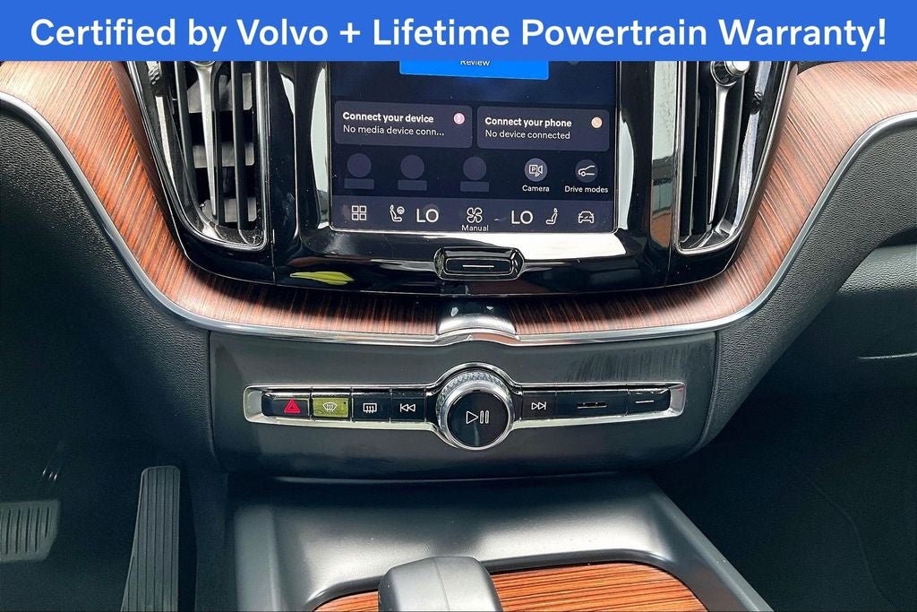 2024 Volvo XC60 B5 Plus Dark Theme