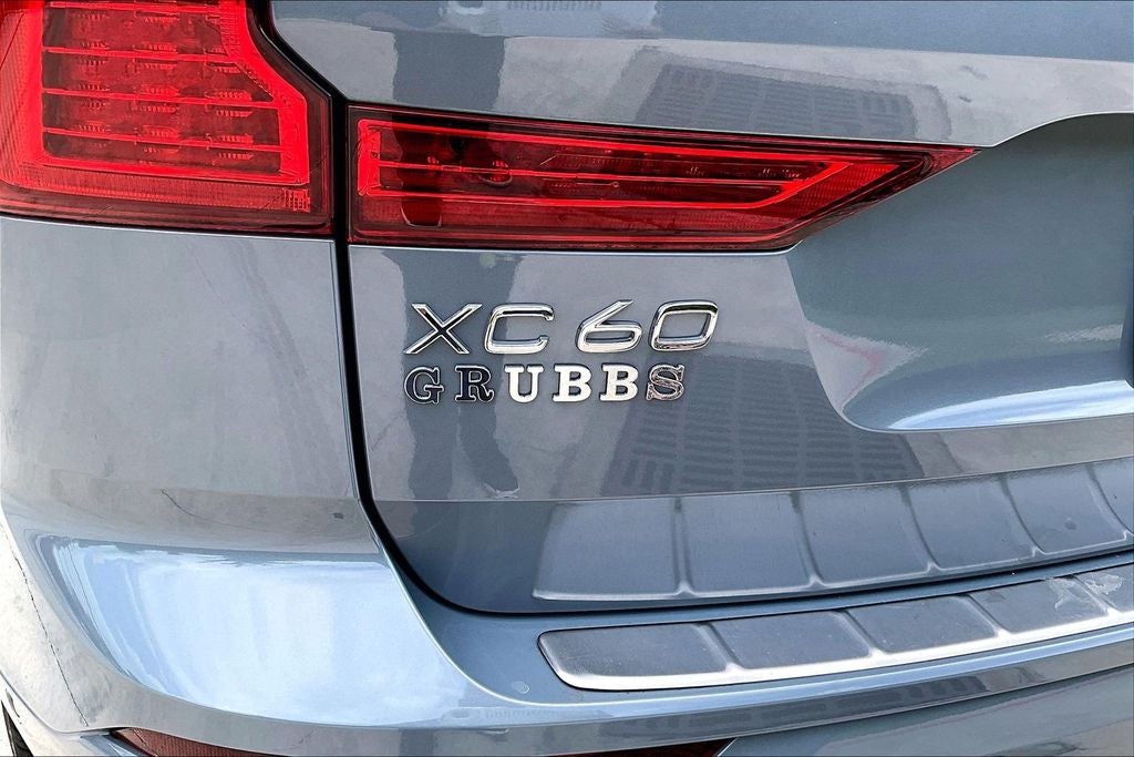 2024 Volvo XC60 B5 Plus Dark Theme