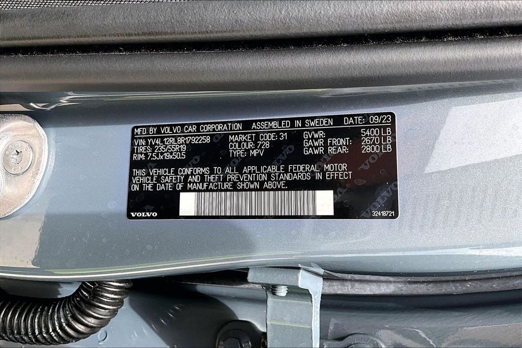 2024 Volvo XC60 B5 Plus Dark Theme