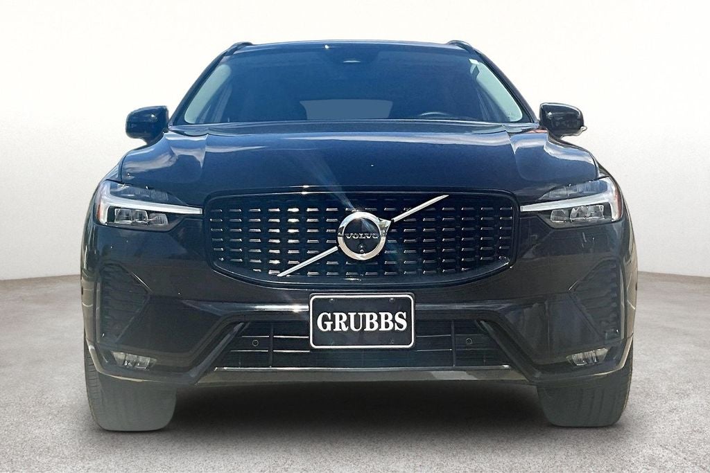 2024 Volvo XC60 B5 Ultimate Dark Theme