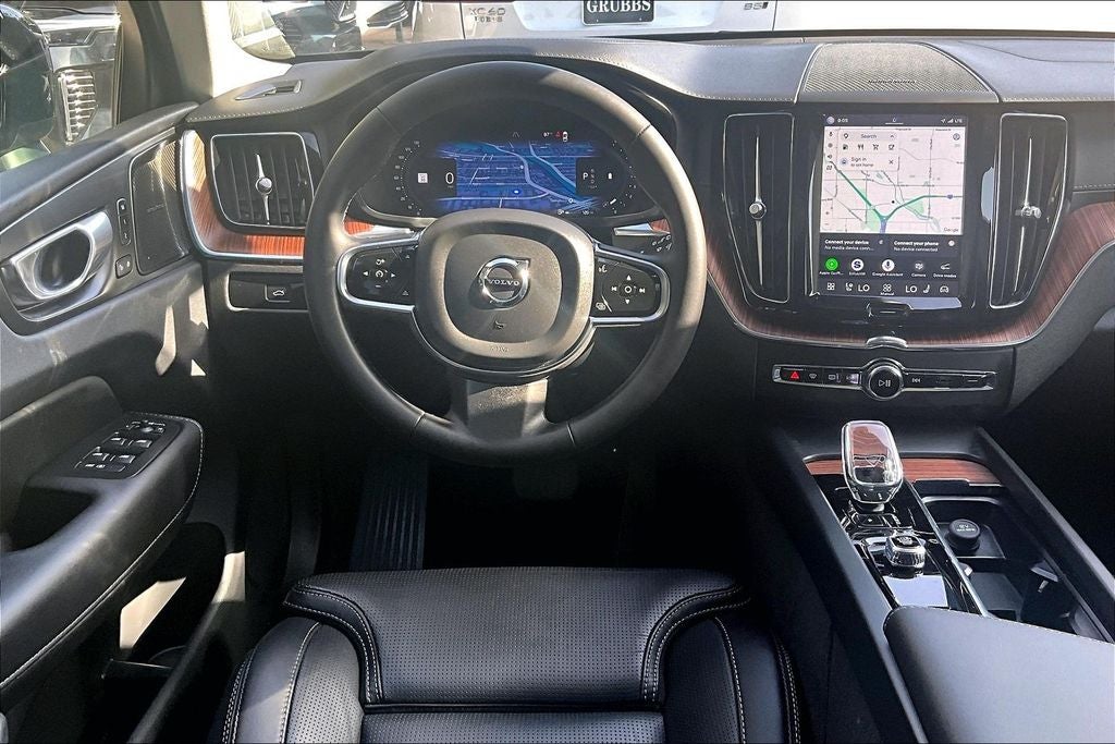 2024 Volvo XC60 B5 Ultimate Dark Theme