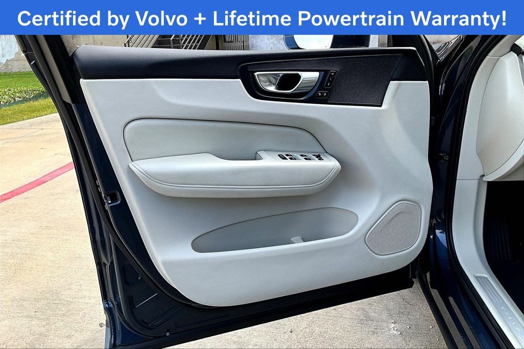 2023 Volvo XC60 B5 Plus Bright Theme