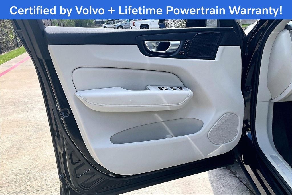 2023 Volvo XC60 B5 Plus Bright Theme