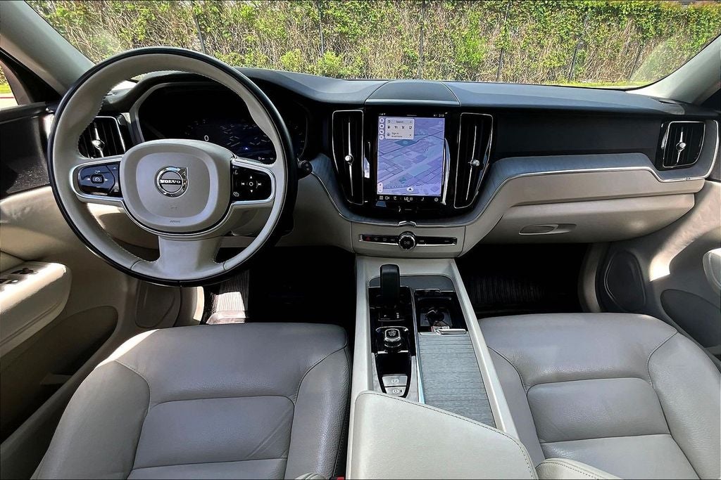 2023 Volvo XC60 B5 Plus Bright Theme