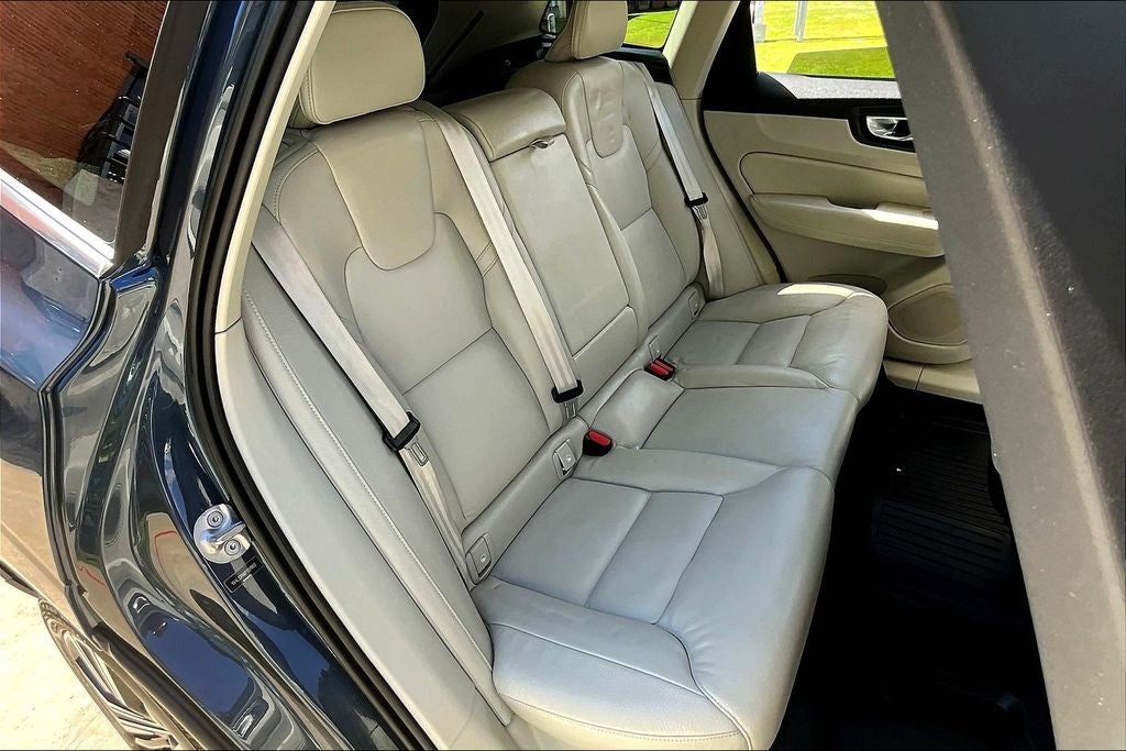 2023 Volvo XC60 B5 Plus Bright Theme