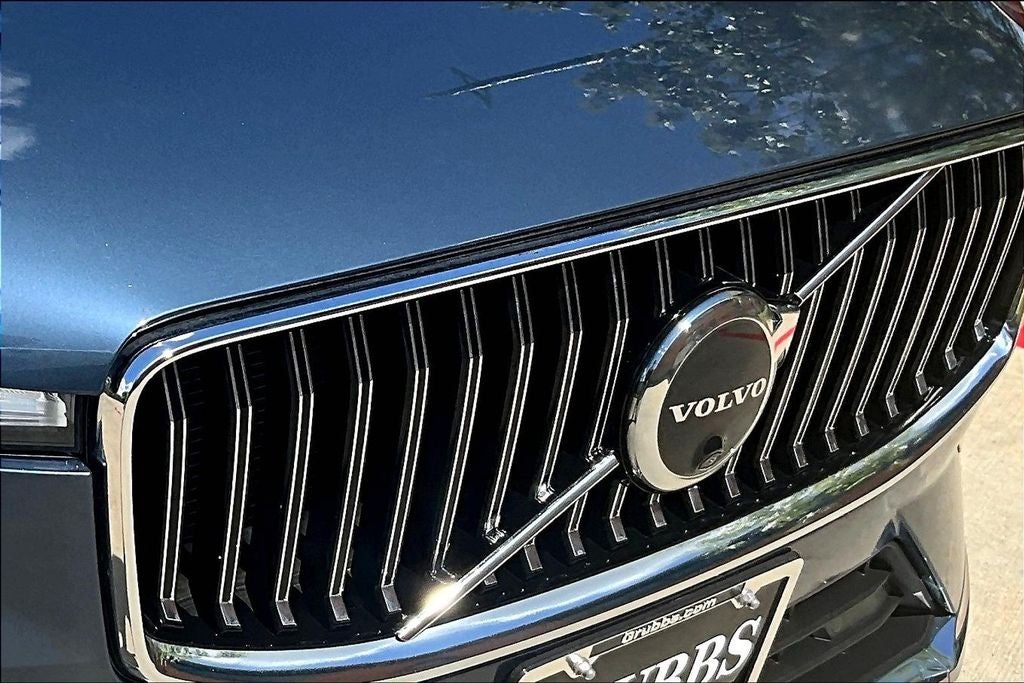 2023 Volvo XC60 B5 Plus Bright Theme