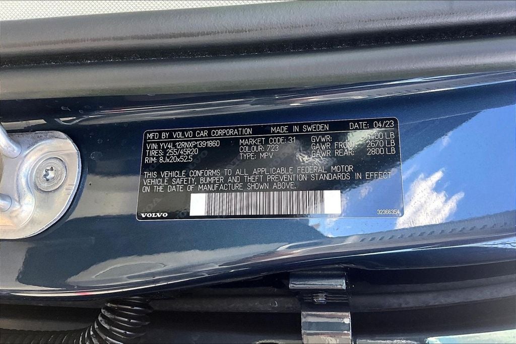 2023 Volvo XC60 B5 Plus Bright Theme