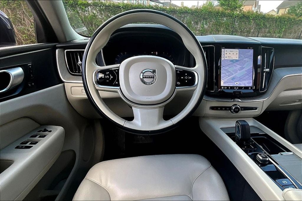 2023 Volvo XC60 B5 Plus Bright Theme