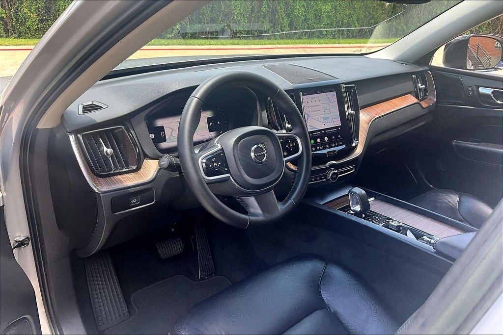 2023 Volvo XC60 B5 Plus Dark Theme