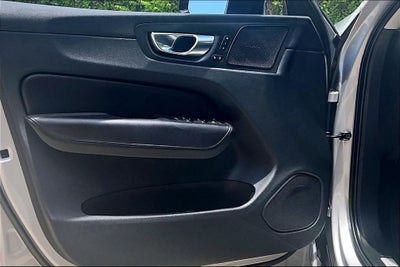 2023 Volvo XC60 B5 Plus Dark Theme
