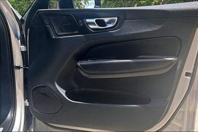 2023 Volvo XC60 B5 Plus Dark Theme