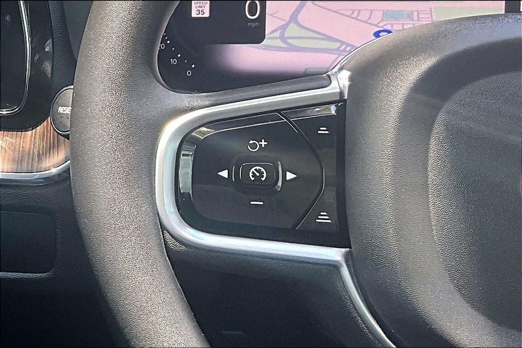 2023 Volvo XC60 B5 Plus Dark Theme