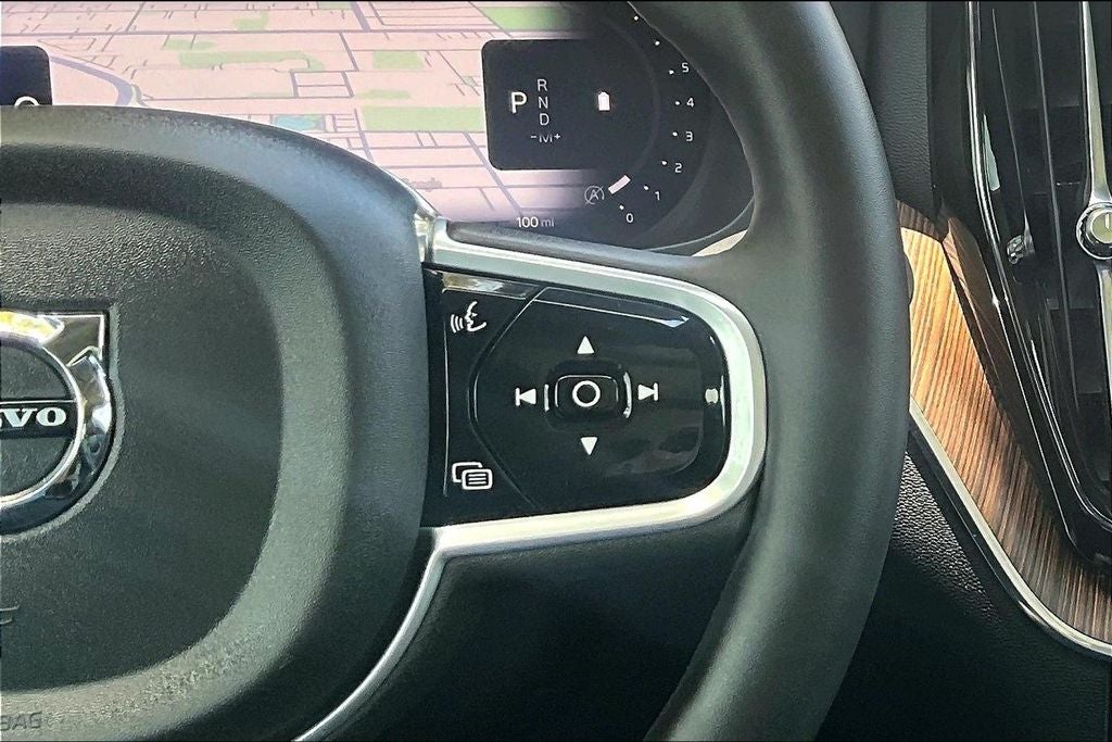 2023 Volvo XC60 B5 Plus Dark Theme