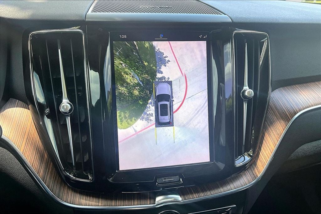 2023 Volvo XC60 B5 Plus Dark Theme
