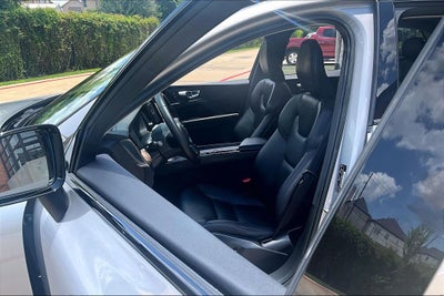2023 Volvo XC60 B5 Plus Dark Theme