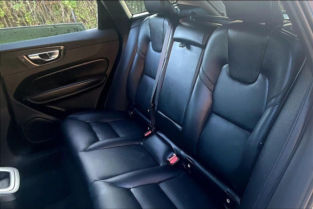 2023 Volvo XC60 B5 Plus Dark Theme